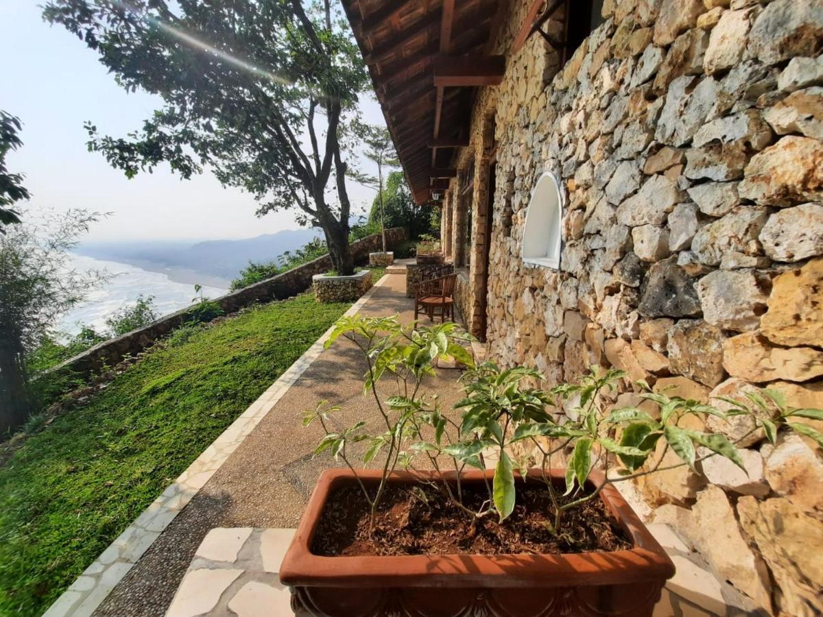 Edge Resort, Yogyakarta شاطئ بارانغتريتيس المظهر الخارجي الصورة